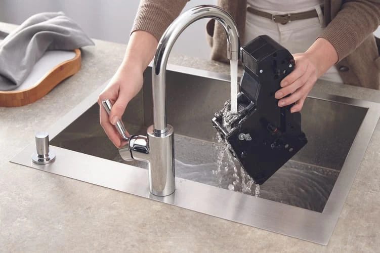 MIELE CM 7550 Noire Miele@Home MIELE CM 7550 Noire Miele@Home -Maxi Coffee Soldes 20000119133.highres unite de percolation amovible 1