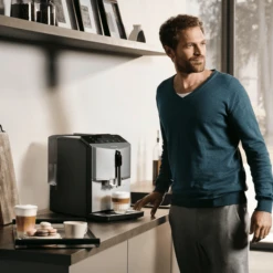 SIEMENS EQ300 - TF305E04 Inox Et Titane Métallisé - Garantie 3 Ans -Maxi Coffee Soldes ambiance siemens new