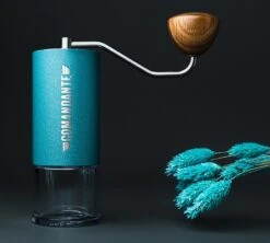 Moulin à Café COMANDANTE C40 MK4 Nitro Blade Alpine Lagoon -Maxi Coffee Soldes comandante alpine lagoon 2