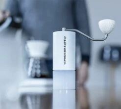 Moulin à Café Manuel COMANDANTE C40 MK4 Nitro Blade Snow White 2 Moulin à Café Manuel COMANDANTE C40 MK4 Nitro Blade Snow White -Maxi Coffee Soldes comandante snow 3