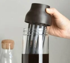 Carafe KINTO Capsule Marron Foncé 1L Pour Infusions à Froid -Maxi Coffee Soldes kinto capsule noire 3