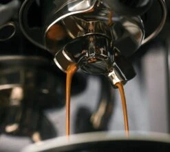 Machine Expresso SAGE The Barista Touch SES880BST4EEU1 Inox Noir 3 Machine Expresso SAGE The Barista Touch SES880BST4EEU1 Inox Noir -Maxi Coffee Soldes sage baristatouch coffee 1