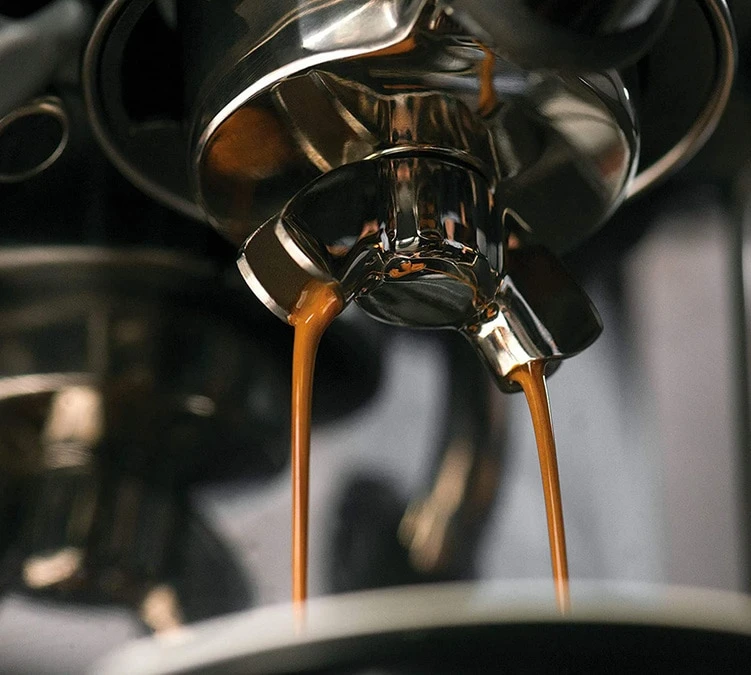 Machine expresso SAGE The Barista Touch SES880BST4EEU1 inox noir Machine Expresso SAGE The Barista Touch SES880BST4EEU1 Inox Noir -Maxi Coffee Soldes sage baristatouch coffee 1