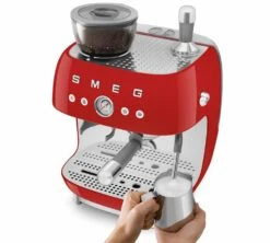 Machine Expresso SMEG EGF03RDEU Rouge Années 50 Avec Moulin Intégré -Maxi Coffee Soldes smeg egf03 rouge 3